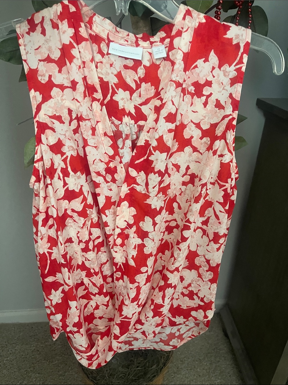 New York & Company Red and Cream Floral V-Neck Draped Top